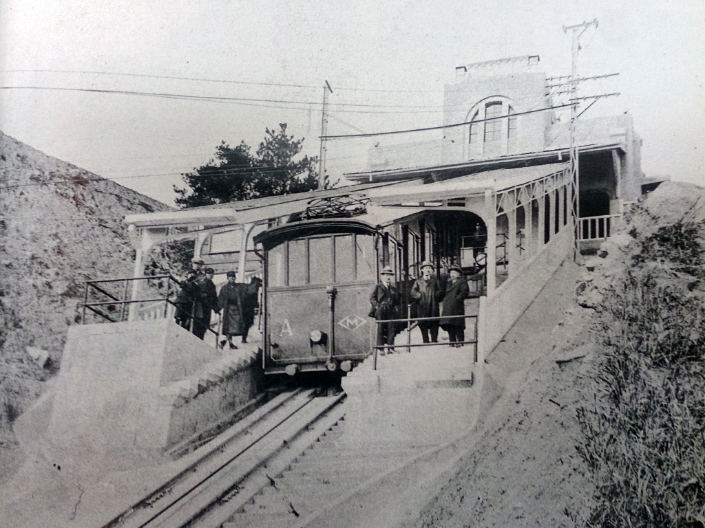 大正14年、開業当時の摩耶ケーブル摩耶駅。日本の登山鉄道としては4番目だった。